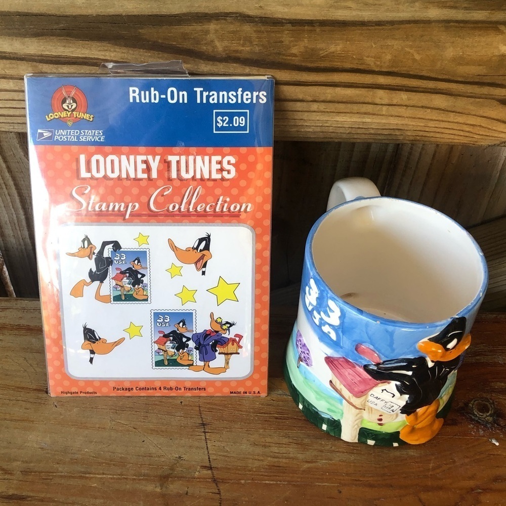 Looney Tunes 3D Raised Daffy Duck Postage Stamp Coffee Mug & Rub-On Transfers
